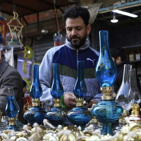 �ran sava�� kesintileri art�rd�! Irakl� vatanda�lar 'lale' lambalar�na y�neldi