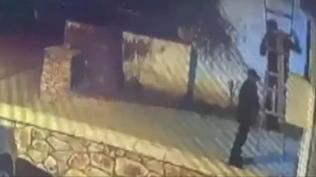 Kadıköy'de korku dolu anlar: Merdivenle eve girip kadınların ellerini ve ayaklarını bağladılar