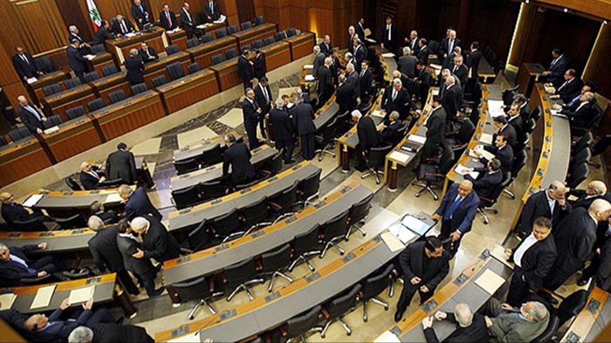 Katil �srail'in hedefindeler! Parlamento s�resi 2 y�l uzat�ld�