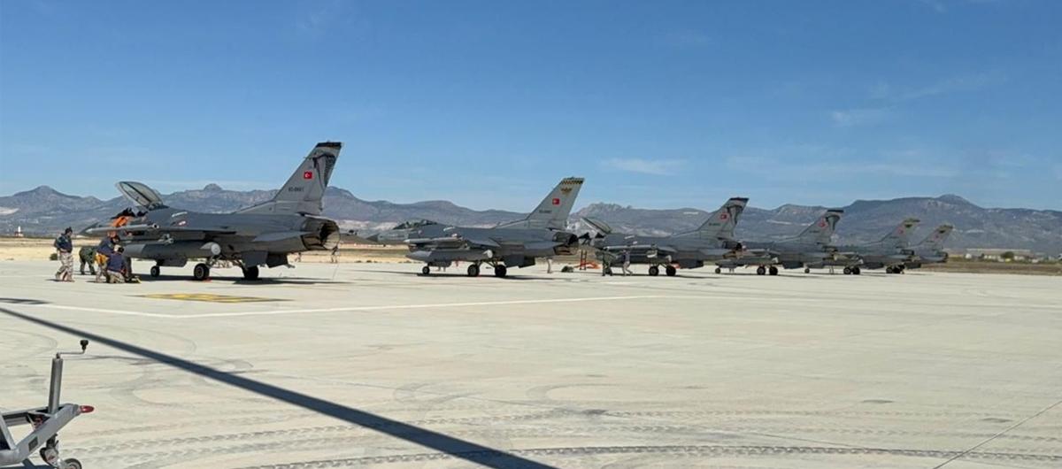 KKTC'ye F-16 kalkan�! 6 T�rk jeti adaya konu�land�r�ld�