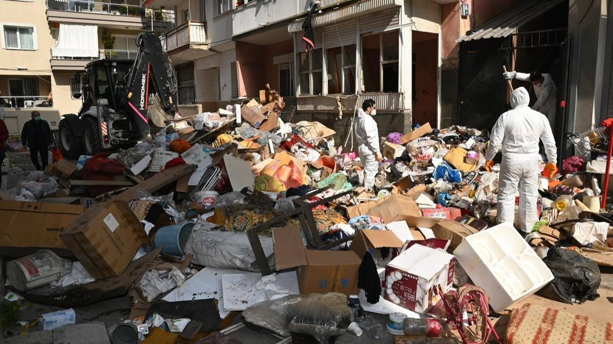 Koku şikayetine ekipler geldi: Evden çıkanlara komşular şaşkına uğradı
