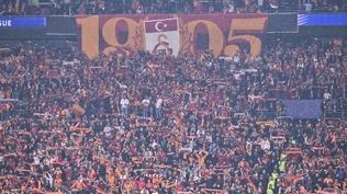 Liverpoollu engelli taraftarlardan Galatasaray'a �vg�