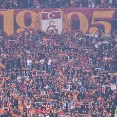 Liverpoollu engelli taraftarlardan Galatasaray'a �vg�