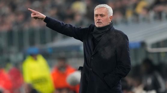 Portekiz'de ortal�k kar��t�! Jose Mourinho k�rm�z� kart g�rd�