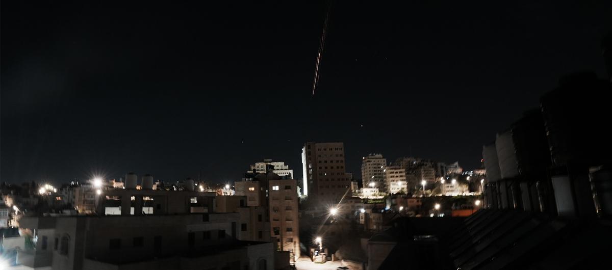 �ok ba�l�kl� f�zeler kullan�ld�! Yeni liderin se�ilmesiyle �ran'dan ABD ve �srail'e e� zamanl� sald�r�