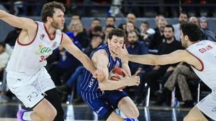 Anadolu Efes, Manisa deplasman�nda kazand�