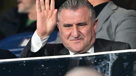 Bakan Osman A�k�n Bak, Galatasaray - Liverpool ma��n� trib�nden takip etti