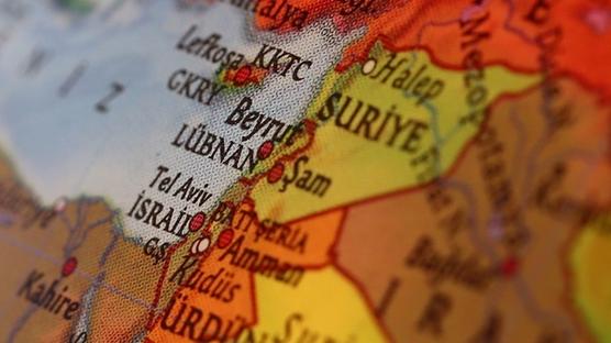 B�lgede tansiyon y�kseliyor... Hizbullah'tan Suriye'ye top�u sald�r�s�