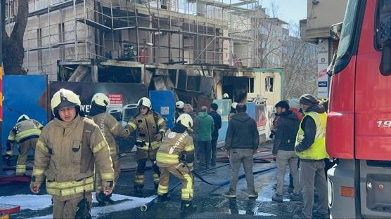 �BB �antiyesinde yang�n pani�i: ���i konteynerleri alevlere teslim oldu