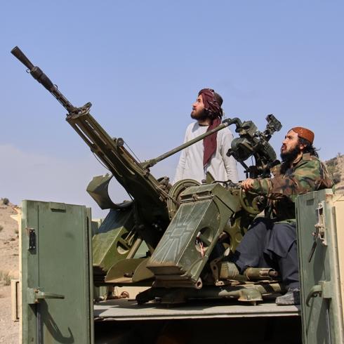 S�n�r hatt�nda gerilim t�rmand�: Askeri noktalara silahl� sald�r�