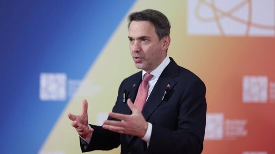 Bakan Bayraktar'dan enerji arz� mesaj�