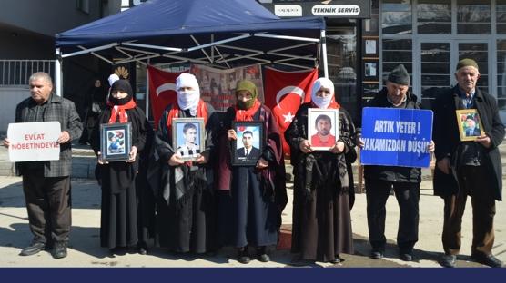 DEM Parti �n�nde evlat n�beti: Niye bizi b�yle peri�an ettin o�lum?