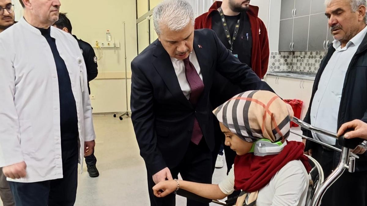 Konya'da feci kaza! ��renci servisi ile belediye otob�s� �arp��t�: Onlarca yaral� var