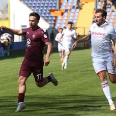 Sivasspor deplasmandan 3 puanla d�nd�