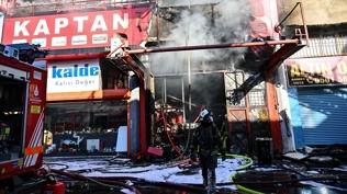 Zeytinburnu'nda korkutan yang�n: �� yeri alevlere teslim oldu