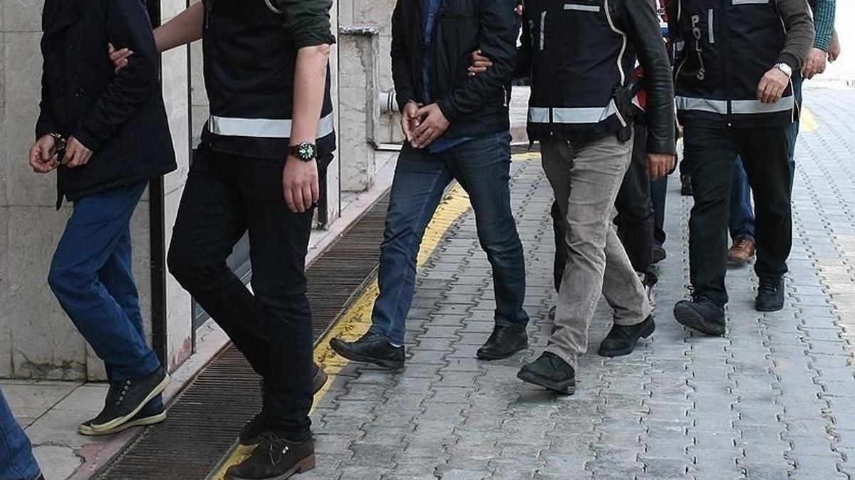 Ara� yak�p kafe kur�unlam��lard�: Su�lular polisten ka�amad�