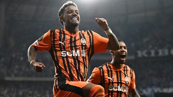 Arda Turan'�n Shakhtar'� tur kap�s�n� ard�na kadar a�t�!