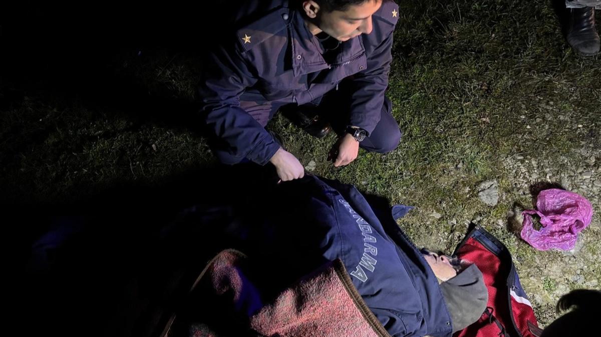 Donmak �zereyken imdad�na ekipler yeti�ti: 73 a��ndaki kad�n yama�ta bulundu