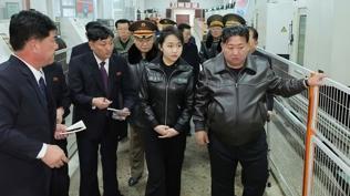 Kuzey Kore'de 'k���k halef' sahneye ��kt�: Kim ve k�z� poligonda