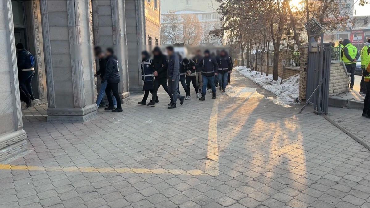 4 milyar liral�k para trafi�i a���a ��kt�: 8 ilde e� zamanl� operasyon