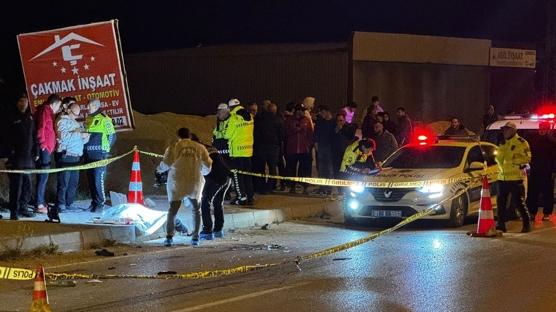 Adana'da belediye otob�s�yle �arp��an motosikletin s�r�c�s� �ld�