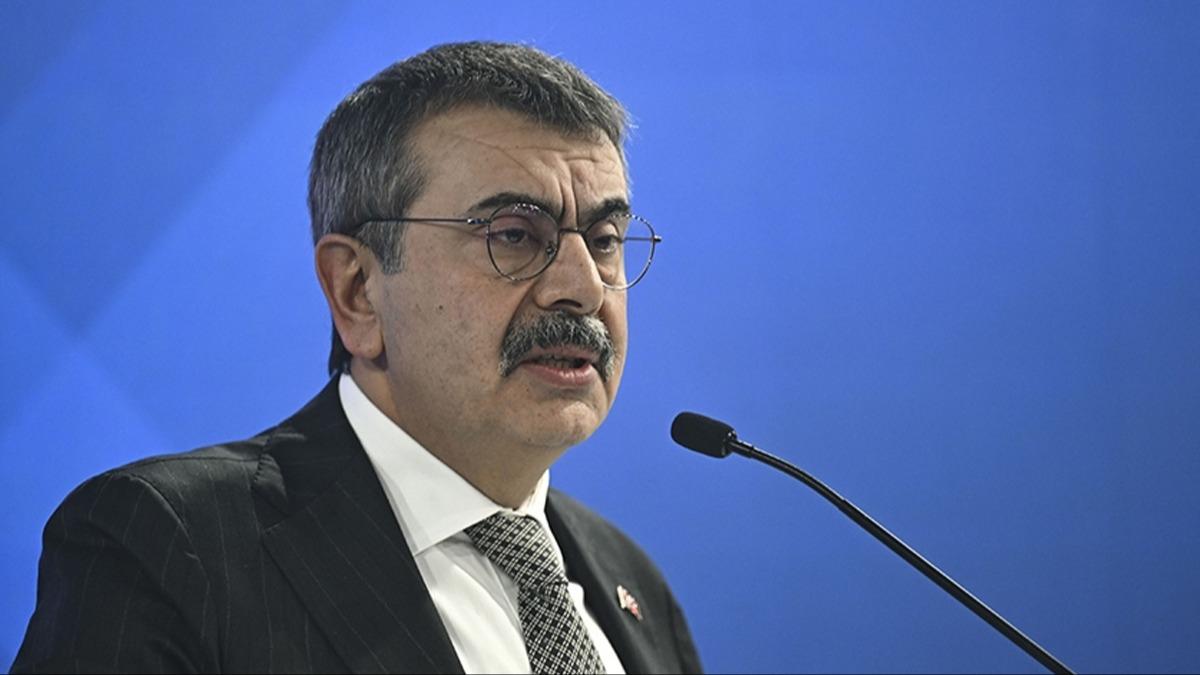 Bakan Tekin'den ara tatil mesaj�: Ekran ba��nda de�il a��k havada arkada�lar�n�zla vakit ge�irin