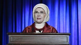 Emmine Erdo�an: O s�zde medeniyet ilkokullar�, yeni do�an hastanelerini hedef al�yor