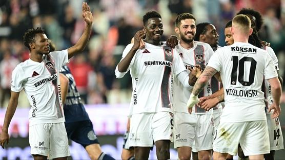 Gaziantep FK, Antalyaspor'u 4 golle ge�ti