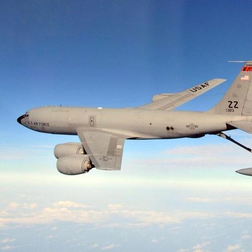 KC-135 yak�t ikmal u�a�� d���r�ld�