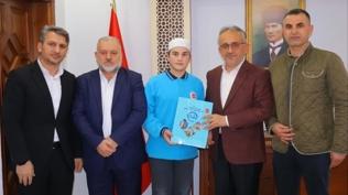 Kur'an-� Kerim'i 7 ayda ezberledi: 12 ya��ndaki Mert'e haf�zl�k icazeti verildi