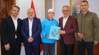 Kur'an-� Kerim'i 7 ayda ezberledi: 12 ya��ndaki Mert'e haf�zl�k icazeti verildi