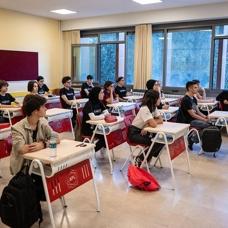 MEB'den tatil s�rprizi! Etkinlik kitaplar� payla��ma a��ld�