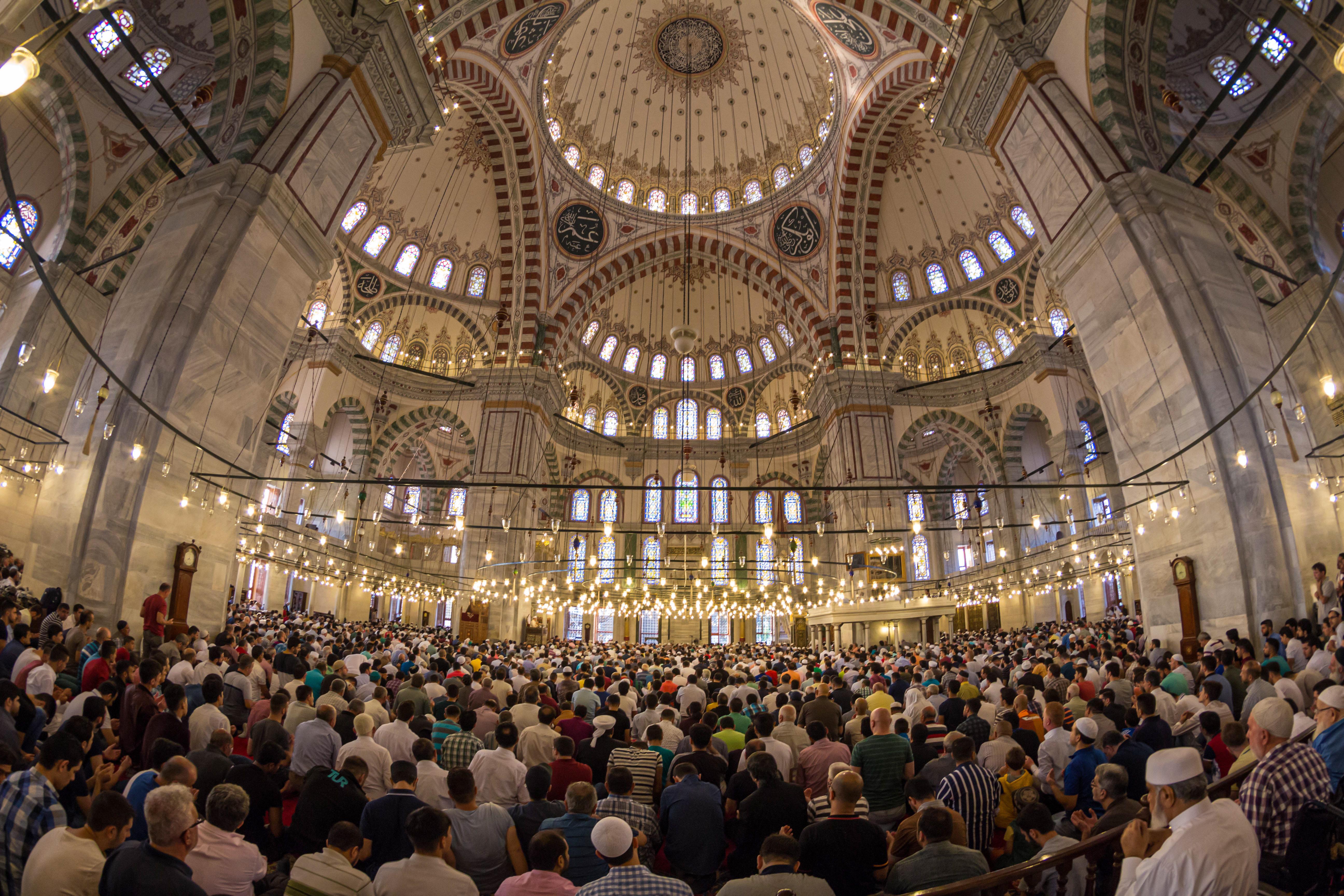 Teravih imamlarına biraz şefkat  