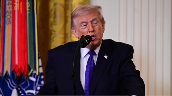 Trump, a�z�ndaki baklay� ��kard�