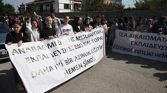 Az�nl�k okullar� kapanma riskiyle kar�� kar��ya