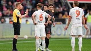 9 ki�ilik Bayern M�nih, Leverkusen deplasman�ndan 1 puan ald�