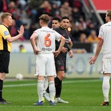 9 ki�ilik Bayern M�nih, Leverkusen deplasman�ndan 1 puan ald�