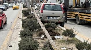 Ankara'da feci kaza! Ara� yayalara �arpt�: 1'a��r, 2 yaral�