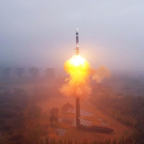 Do�u Asya'da gerilim t�rmand�: Balistik f�zeler pe� pe�e f�rlat�ld�