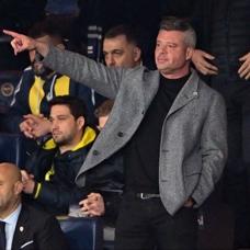 Fenerbah�e taraftar�ndan y�netime istifa �a�r�s�