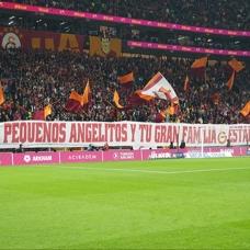 Galatasaray taraftar�ndan tak�ma ve Torreira'ya destek