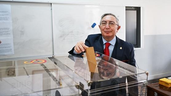 Galatasaray'da Divan Kurulu Ba�kan� belli oldu