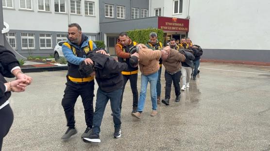 Hisse vaadiyle 21 milyonluk vurgun: Doland�r�c�l�k �ebekesi ��kertildi