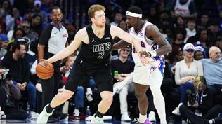 Adem Bona 'double-double'�n k�y�s�ndan d�nd�! 76ers, Nets'i devirdi