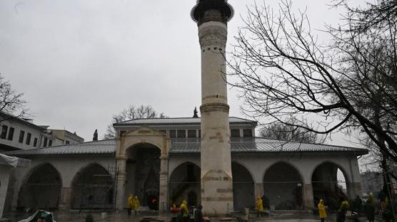 Depremin yaralad��� Ulu Cami aya�a kalkt�! Kadir Gecesi'nde yeniden a��l�yor