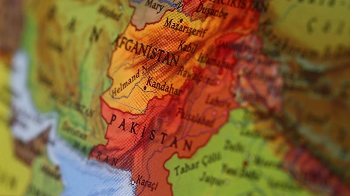 Pakistan'la Afganistan aras�nda gerginlik! Hava sald�r�s� d�zenlendi