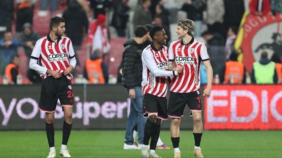 Samsunspor son dakika golüyle güldü