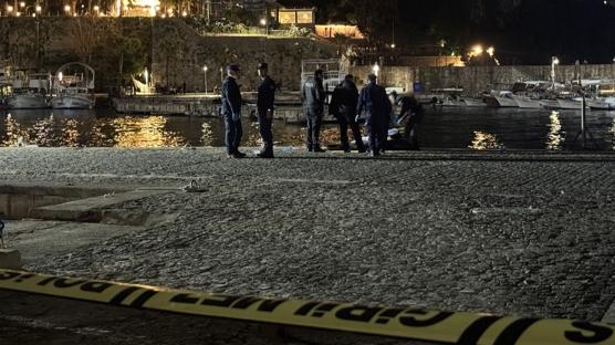 Antalya'da falezlerden d��en kad�n hayat�n� kaybetti