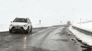 Ardahan ve Kars'ta yo�un kar ula��m� aksatt�