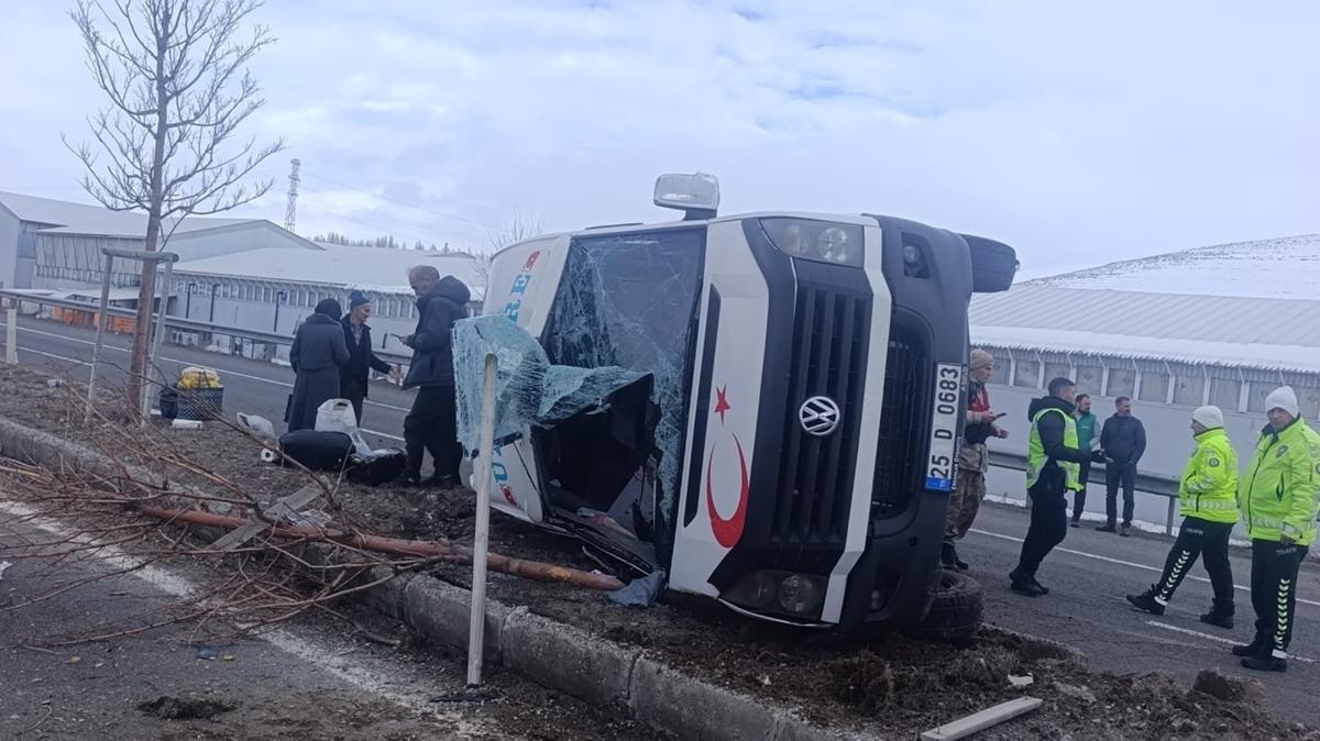 Erzurum'da kamyon ile minibüs çarpıştı, 7 kişi yaralandı